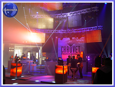 L'elegante
            stand della CHAUVET
